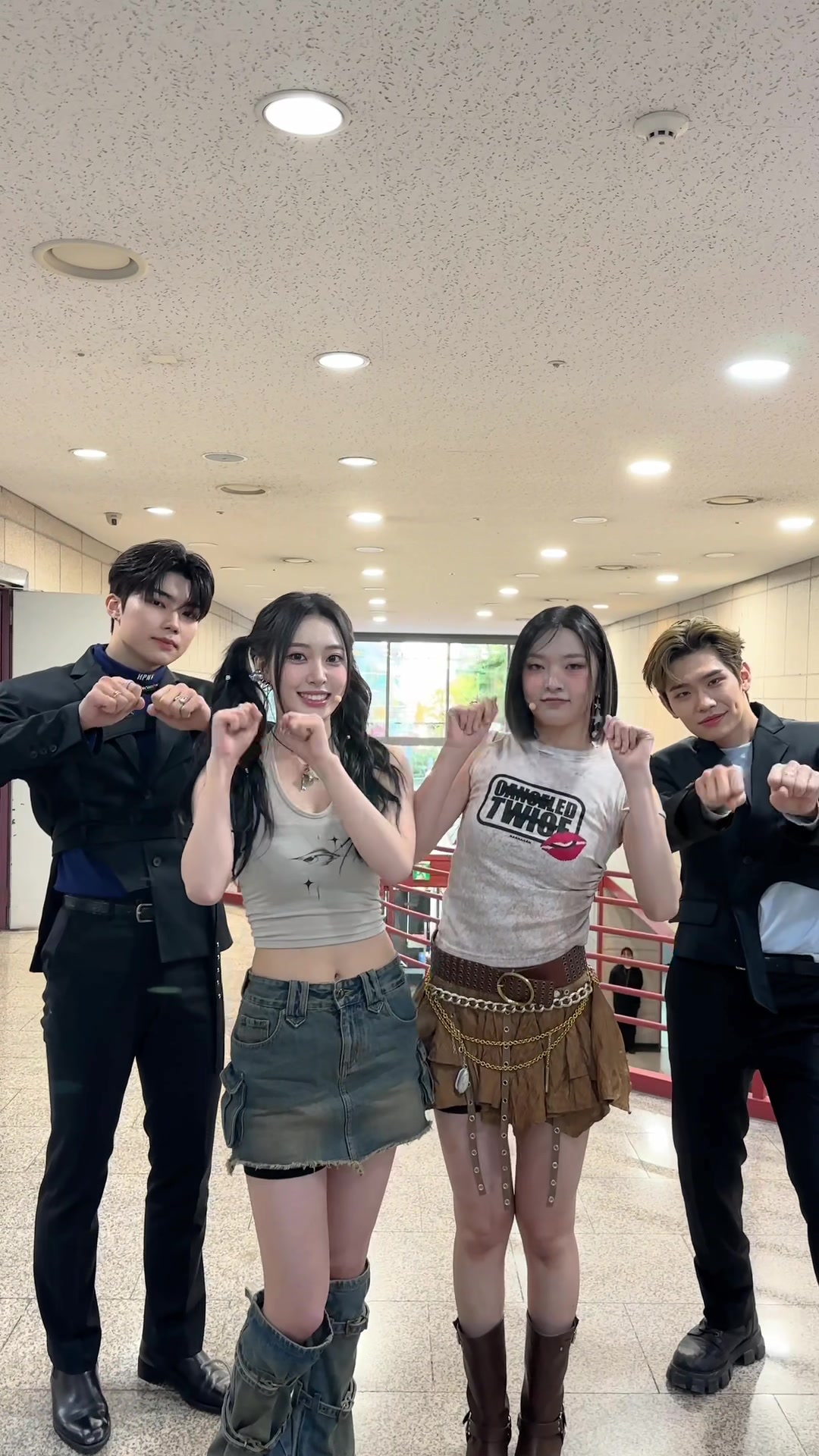 위클리 #박소은 #조아 선배님과 'CRUSH (가시)' 🛡 #ZEROBASEONE #ZB1 #제로베이스원 #KIMTAERAE #PARKGUNWOOK #김태래 #박건욱 #Weeekly #위클리 #ParkSoeun #Zoa #MELTINGPOINT #CRUSH #가시 #ZEROBASEONE_CRUSH #CRUSHchallenge #NewMusic