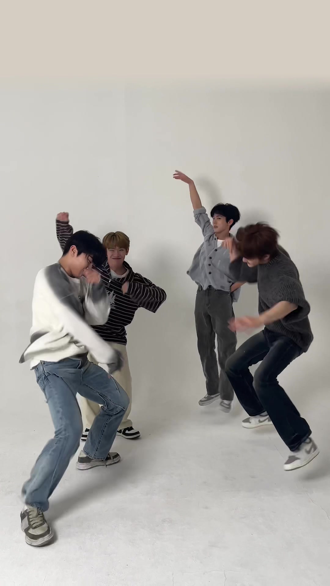 Everybody Dance Now🕺🕺🕺 #ZEROBASEONE #ZB1 #제로베이스원 #MELTINGPOINT #CRUSH #가시 #ZEROBASEONE_CRUSH #혼밥상