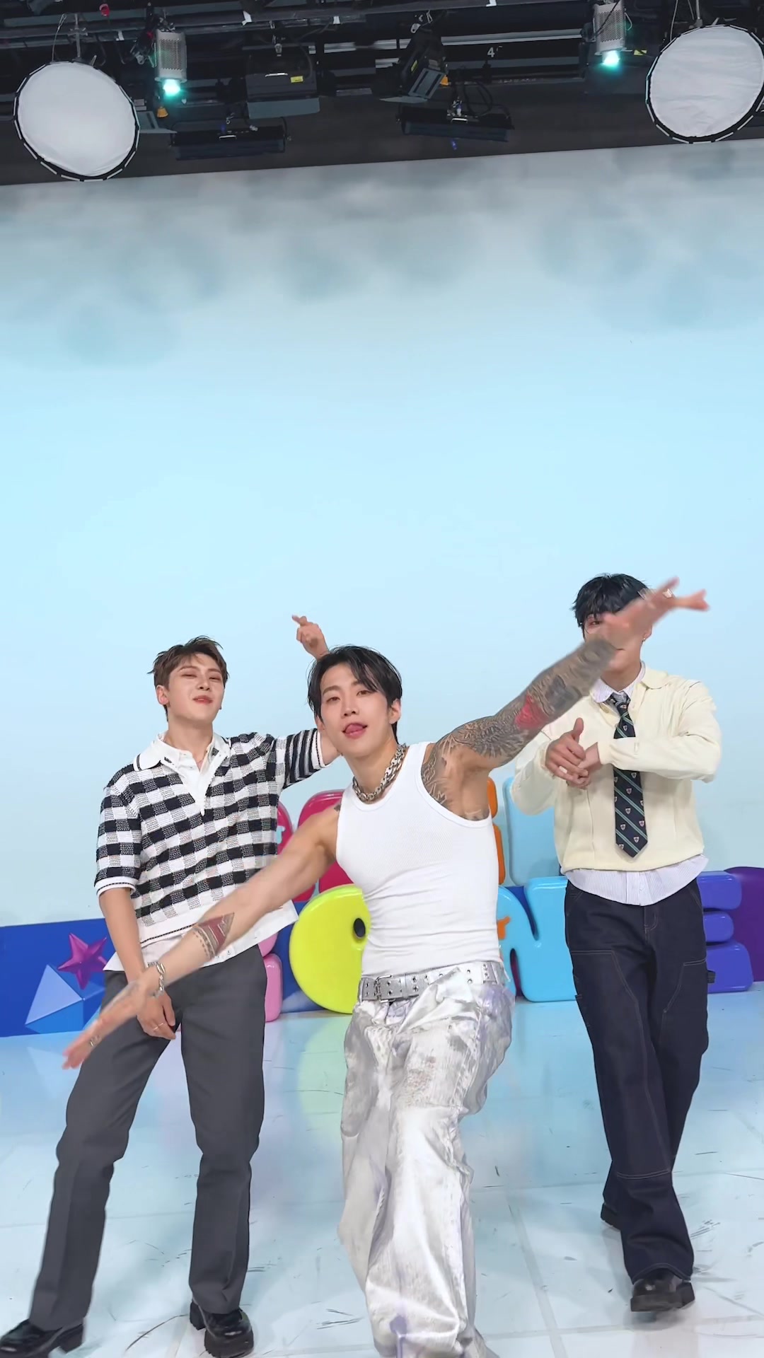 #박재범 #JayPark 선배님과 'Feel the POP' 💘 #ZEROBASEONE #ZB1 #제로베이스원 #SEOKMATTHEW #PARKGUNWOOK #석매튜 #박건욱 #You_had_me_at_HELLO #FeelthePOP #ZEROBASEONE_FeelthePOP #FeelthePOP_Challenge #NewMusic @Jay Park (박재범)