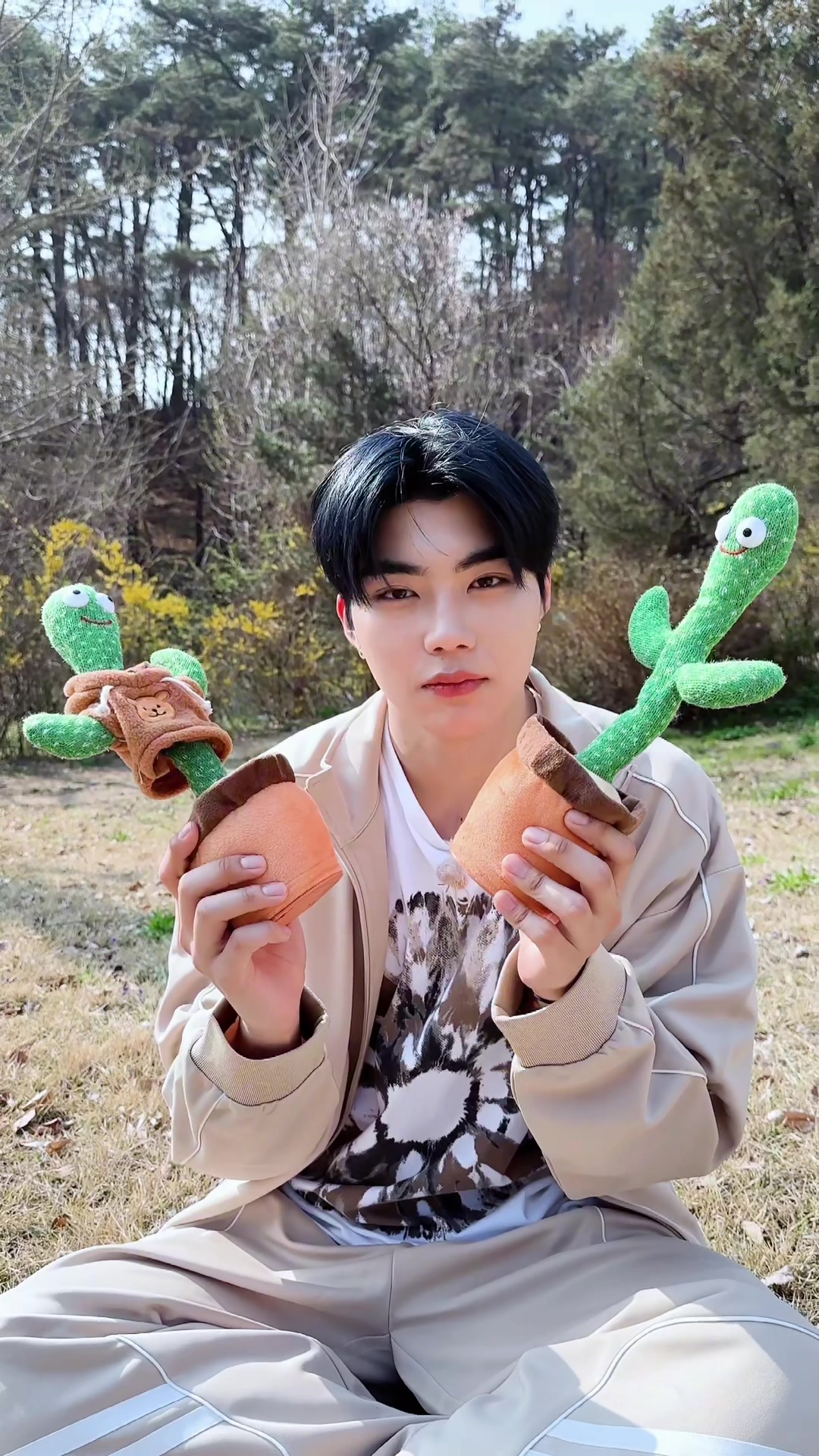 POV: When you have a talking cactus SWEAT💦 SWEAT💦 🧸🌵 #ZEROBASEONE #ZB1 #제로베이스원 #PARKGUNWOOK #박건욱 #You_had_me_at_HELLO #SWEAT #ZEROBASEONE_SWEAT #NewMusic